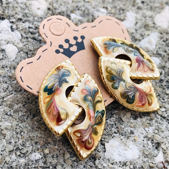 Vintage 80’s Gold Tone Cream And Green Enameled Artsy Post 1.5 in Earrings - Picture 11 of 16